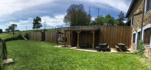 Trois-Ponts House | Spacious old farmhouse with top-of-the valley view