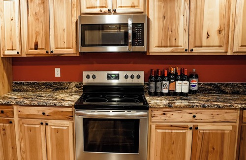 Grapeview House | Spacious Old Western Event Venue for Unforgettable Gatherings