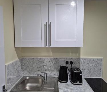Bletchley House | Spacious one bedroom Self Contain with toilet and bath