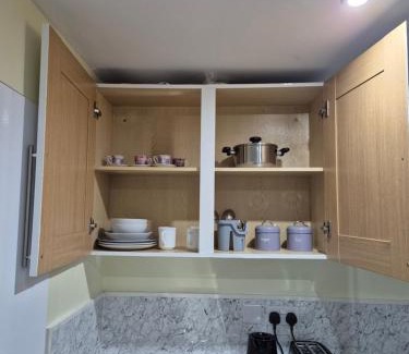 Bletchley House | Spacious one bedroom Self Contain with toilet and bath