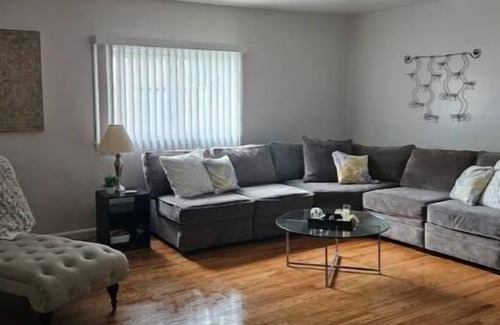 Valhalla Apartment | Spacious one bedroom apartment close to town, airport, train