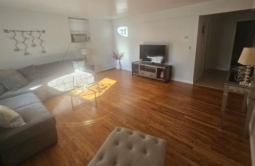 Valhalla Apartment | Spacious one bedroom apartment close to town, airport, train