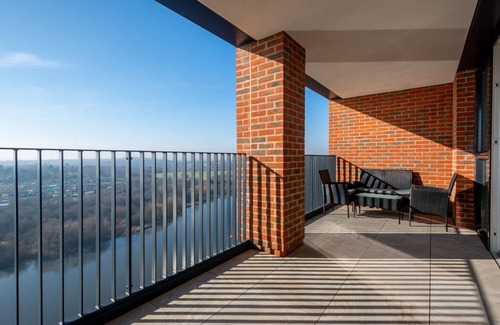 West Hendon Apartment | Spacious One bedroom Apartment in Brent Cross