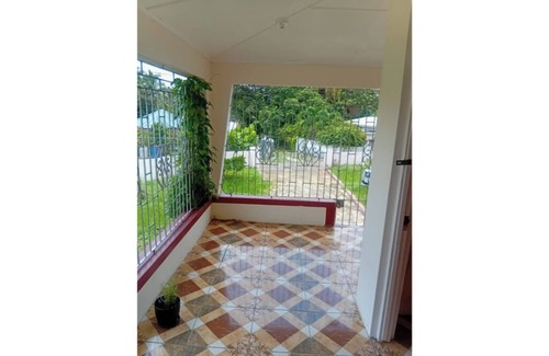 Linstead House | Spacious one bedroom bungalow apartment