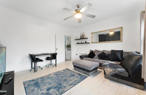 Herne Hill Apartment | Spacious One Bedroom Private Flat in Brixton +Wifi