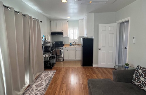 Hawthorne House | Spacious One Bedroom Back house near SpaceX