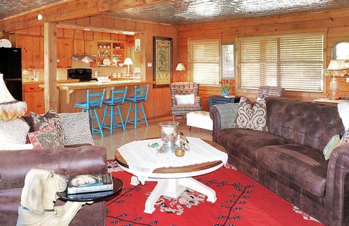 Wimberley Cabin | Spacious one bedroom log cabin with views for miles! Only one mile from the Wimb
