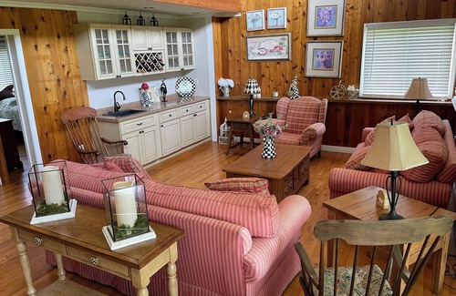 Bayberry House | Spacious Oneida lakefront home. 6-bedroom, sleeps 12.