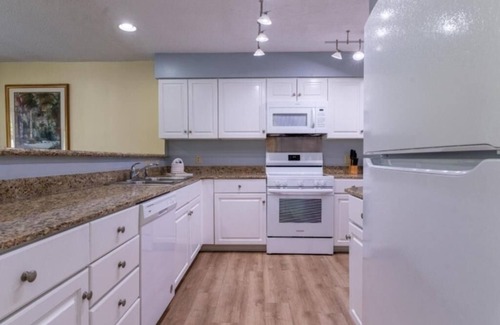 Shipyard Plantation Apartment | Spacious, Open Floor 2 Bedroom Townhome