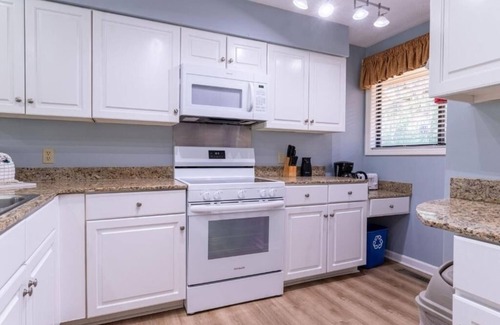Shipyard Plantation Apartment | Spacious, Open Floor 2 Bedroom Townhome
