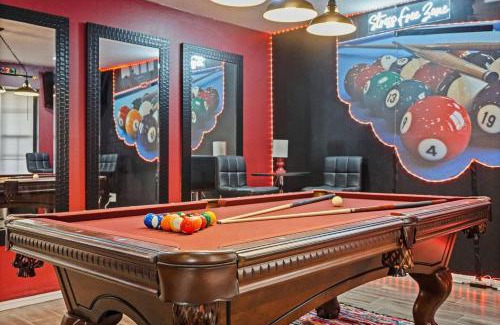 Norman House | Spacious Ou Hideaway Hot Tub Pool Table