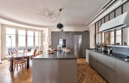 Quartier de Rochechouart Apartment | Spacious Parisian Apartment in Historic building, Private Garden