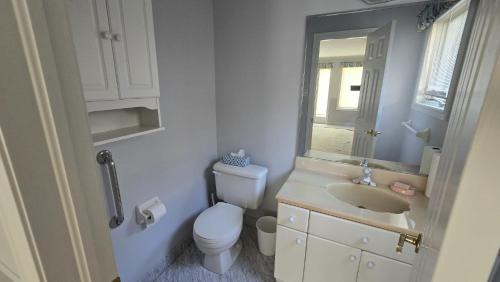 Highland House | Spacious, Peaceful & Perfectly Located - 4BR,3BA