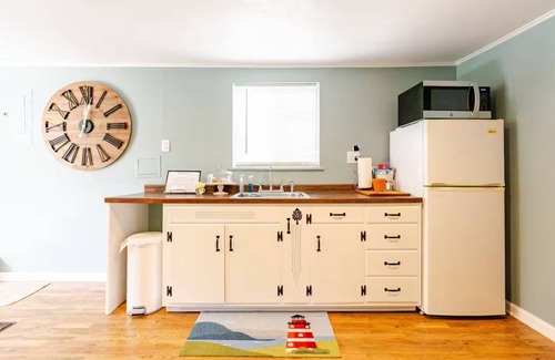 Central Oregon Apartment | Spacious Peaceful Sweet Olive Cottage Studio In North Eugene