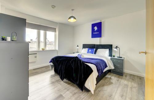 Sheffield Apartment | Spacious - PENTHOUSE 2 Bed Apartment with secure allocated parking