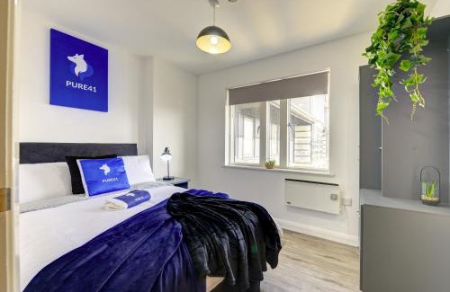 Sheffield Apartment | Spacious - PENTHOUSE 2 Bed Apartment with secure allocated parking