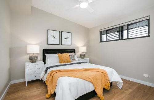 Fairlight Apartment | Spacious Penthouse Fabulous Harbour & Ocean Views