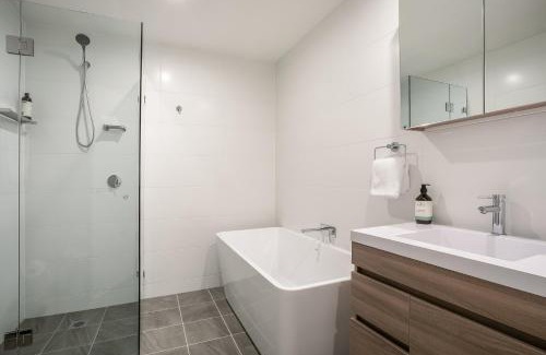 Fairlight Apartment | Spacious Penthouse Fabulous Harbour & Ocean Views