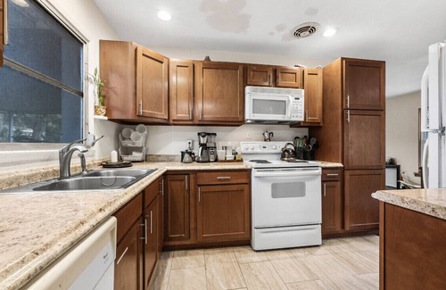Gainesville House | Spacious Pet-Friendly 4BR Westside Park Home - 7min to UF