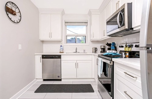 Hamilton Apartment | Spacious Pet-friendly 1BR Suite—Corktown, Hamilton
