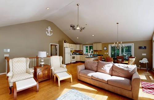 Bumpass House | Spacious pet friendly house w/private pool table, ping pong table & free WIFI
