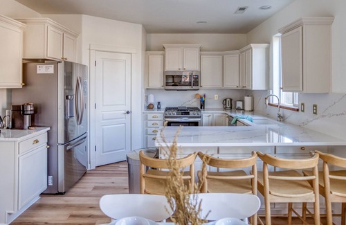 Southwest Bend House | Spacious, Pet Friendly Mountain Home, Close to Deschutes River and the Slopes