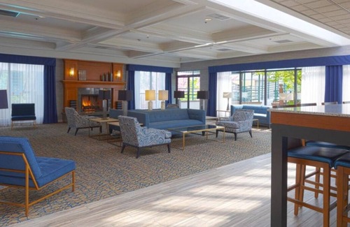 Wenatchee House | Spacious Pet-Friendly Room Near Downtown! Enjoy the View w/ Large Window, Pool