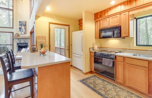 Pinetop House | Spacious Pinetop-Lakeside Home w/Deck - Near Golf