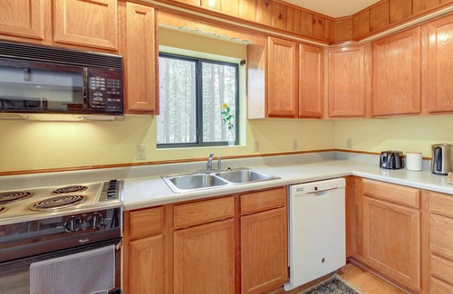 Pinetop House | Spacious Pinetop-Lakeside Home w/Deck - Near Golf
