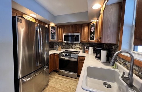 Albrightsville Cabin | Spacious Poconos Cabin with Private Covered Hot Tub