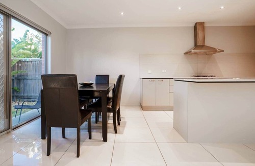 Point Cook House | Spacious Point Cook Retreat w/Free Parking