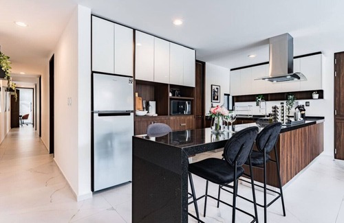 Polanco Apartment | Spacious Polanco Apartment with Private Balcony and Coworking Area