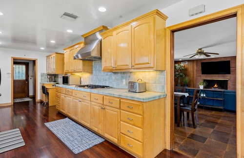 East Pasadena House | Spacious Pool House