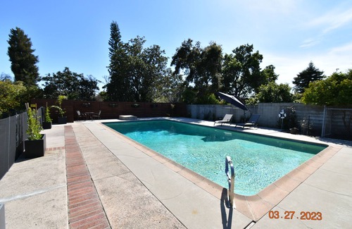 East Pasadena House | Spacious Pool House