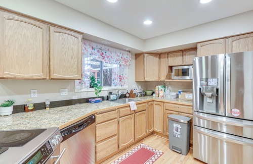 Tanasbourne House | Spacious Portland Area Home w/Fenced Yard