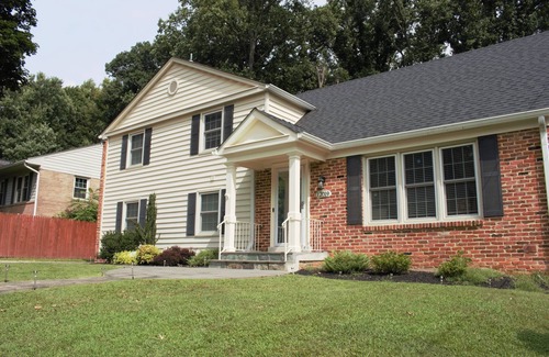 Potomac House | Spacious Potomac Haven Near DC – Walkable, Cozy, and Perfect for Remote Work!