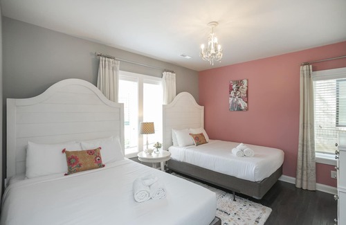 Talbot's Corner House | Spacious & pristine with courtyard views. Great for families and large groups.