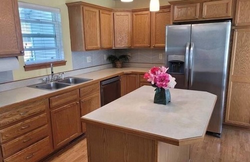 Ankeny House | Spacious Private BR & BA in Ankeny