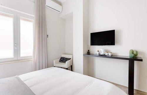 Tanjung Priok House | Spacious Private Ensuite Room for 3 people