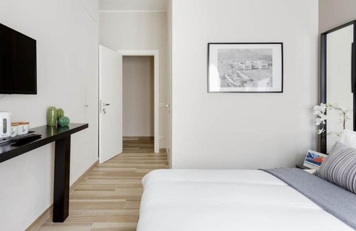 Tanjung Priok House | Spacious Private Ensuite Room for 3 people