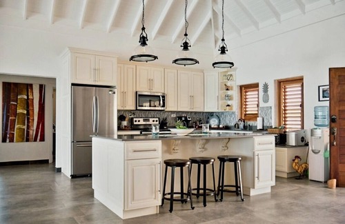 Treasure Beach Villa | Spacious Private 4 bedroom Seaside Villa with Pool and Chef