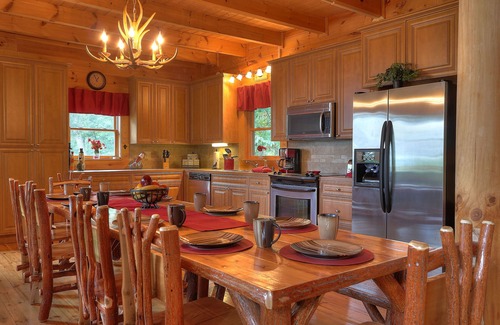 Gatlinburg - Pigeon Forge Cabin | SPACIOUS & PRIVATE LODGE: Pool Table, Hot Tub/RAMP, Swing set, Fire Pit, Arcade