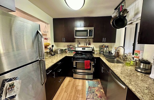 West Los Angeles Apartment | Spacious Private Room and Bath - Sublet 2/1, West LA