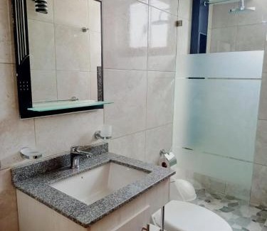 Quito House | Spacious private rooms close to American Embassy