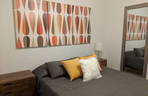 Jamestown House | Spacious professionals hideaway