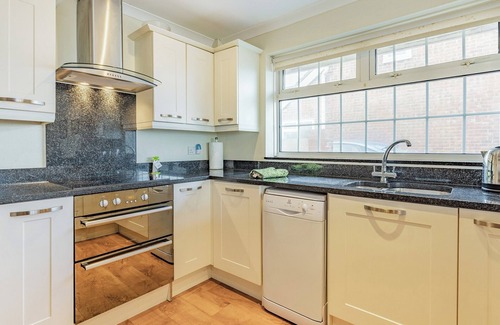 Lydd-on-Sea Cottage | Spacious property and stunning sea views in great location.
