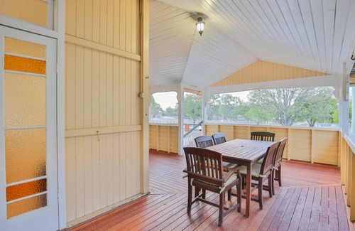 Bundaberg West House | 🏞 Spacious Queenslander Overlooking River & Park 🏞