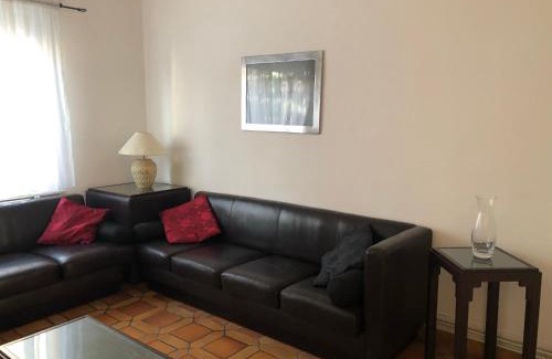Saint-Quentin House | Spacious Quentoinise Town House