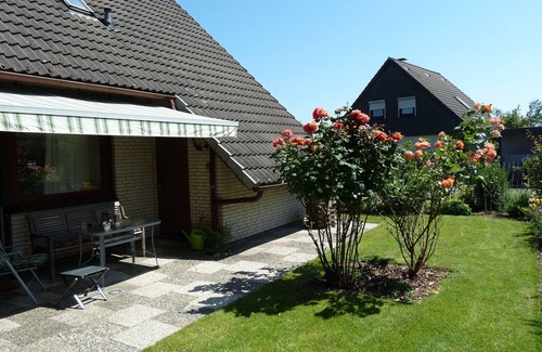 Langholz House | Spacious, quietly located vacation home with garden and Baltic Sea view, on the beach
