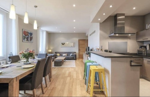 Carnot Apartment | Spacious, quiet and sunny apartment close to Palais des Festivals and Croisette
